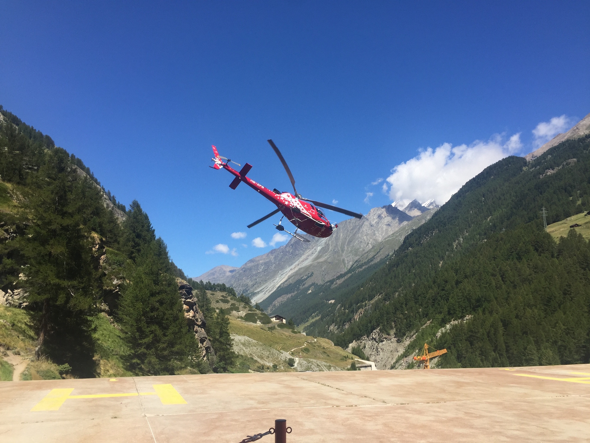 air-zermatt-helikopter-abflug